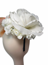 Load image into Gallery viewer, Spring Bird Fascinator
