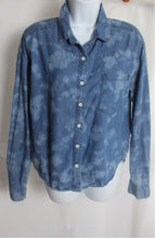 Load image into Gallery viewer, Forever 21 Denim Acid wash shirt
