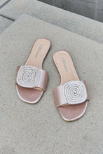 Load image into Gallery viewer, The Cindy Sandal
