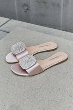 Load image into Gallery viewer, The Cindy Sandal
